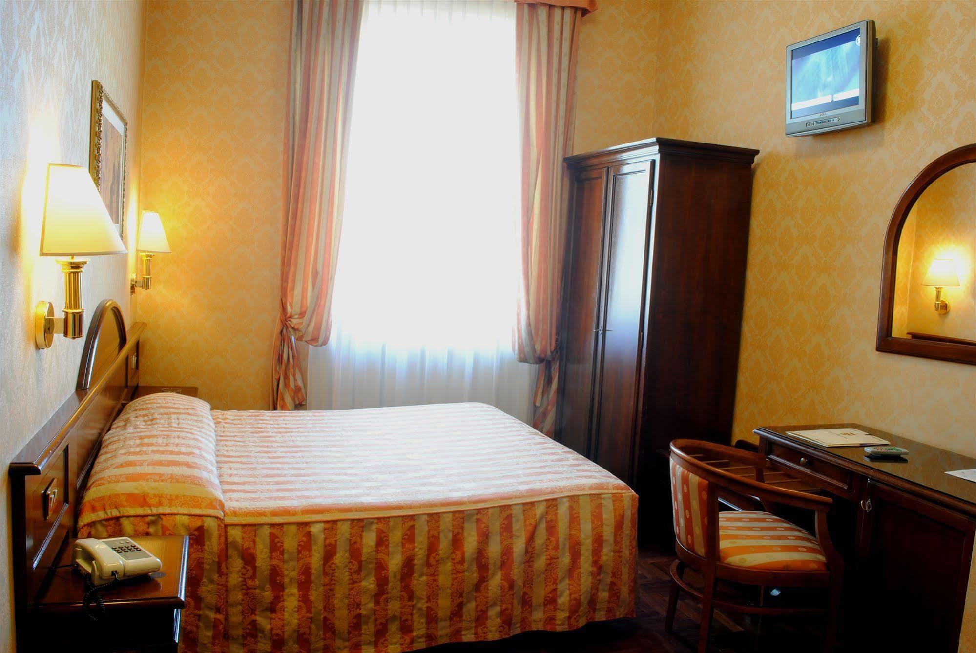 Hotel Boccaccio Florence Exterior photo